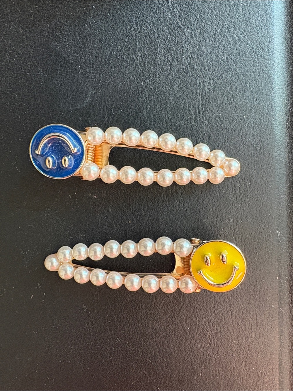 Fake Pearl Smile Face Hair Clips - Blue & Yellow